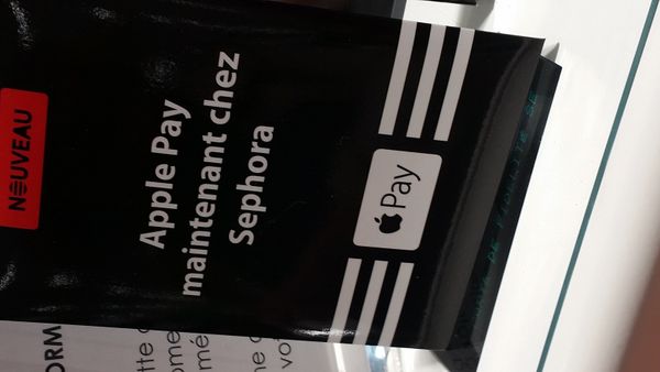 Les magasins Séphora continuent à s’étoffer en services … gift factory, digitalisation de l’échantillonnage et Apple pay.