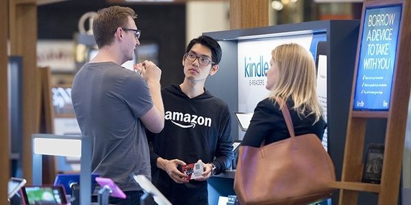 Amazon Store : c'est bien partit ! Et comme Apple en 2001 plus que des magasins Amazon crée des espaces de rencontre et de services.