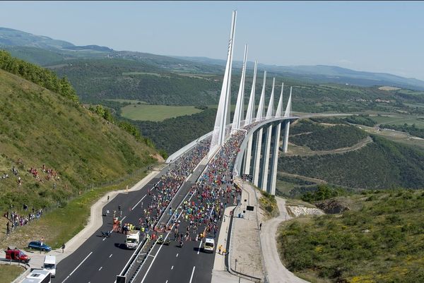 15000 COUREURS POUR FETER DIMANCHE 18 MAI LES 10 ANS DU VIADUC DE MILLAU