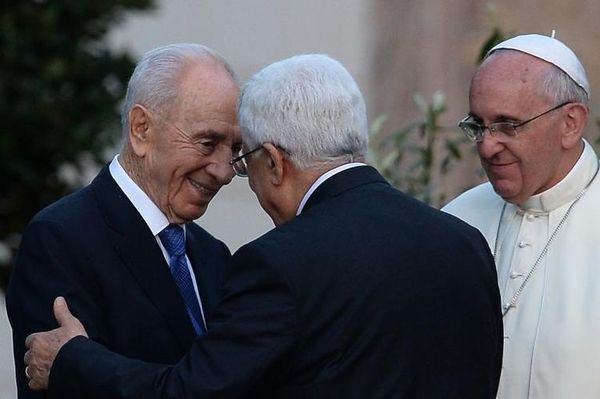 Abbas, Peres et le Pape : trois supplications pour la paix