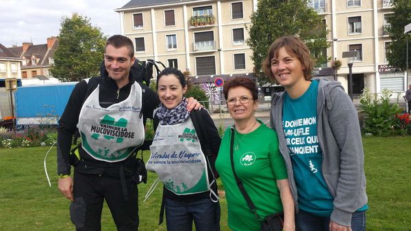 Julien Wiart arrive dans la Somme ce 22 août 2015 après ses 365 jours de « tour de France de marcheur solidaire »