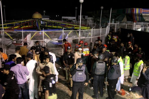 Au Pakistan, attentat-suicide avec les chrétiens pour « cible »