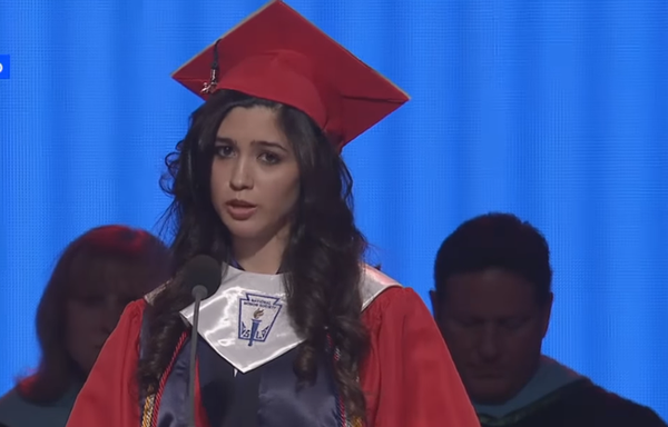Sans-papiers et première de sa classe, son discours anti-Trump devient viral