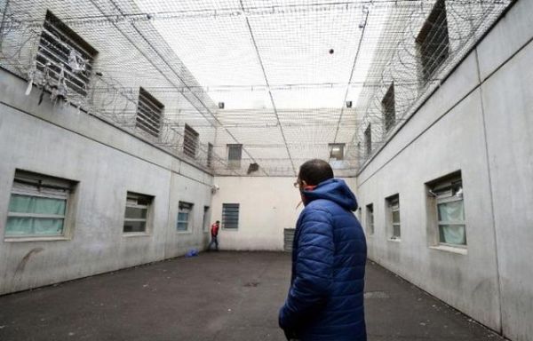 Migrants. Le placement en rétention concerne de plus en plus souvent des familles