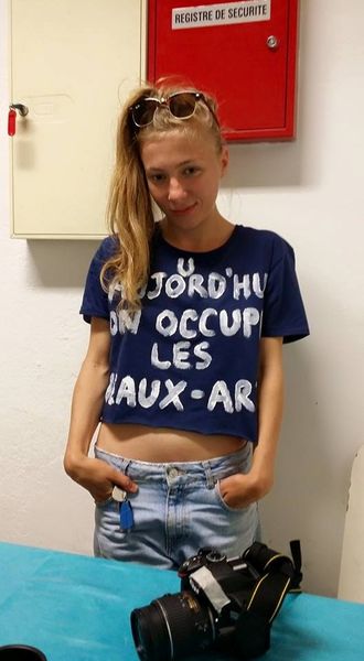 Y a-t-il des troupes russes qui occupent l'école?