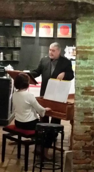Josep Josep Cabré et Carole Parrer vont nous régaler à nouveau. Samedi 4 aux Enfants gâtés à Perpignan, avec la talentueuse Amandine au violon.