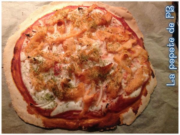 Pizza à la crème, saumon fumé et aneth
