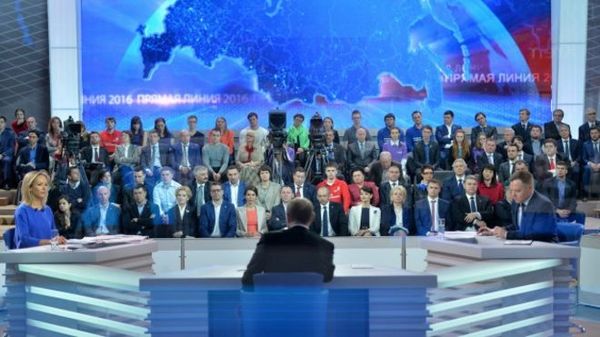 Ria.novosti crédit photo. Le studio hier, Ligne directe...