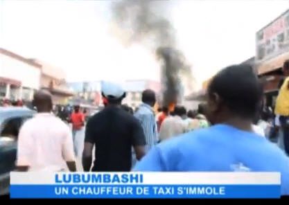 Un taximan s'immole en s'agrippant à un policier