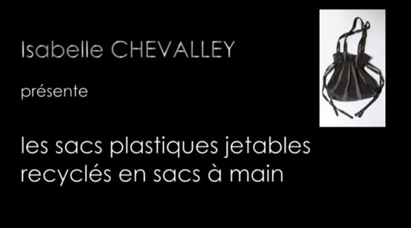 Des sacs plastiques jetables recyclés pour en faire des sacs à main, des pochettes ou sacoches