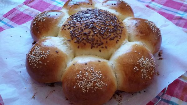 Pain brioché en fleur