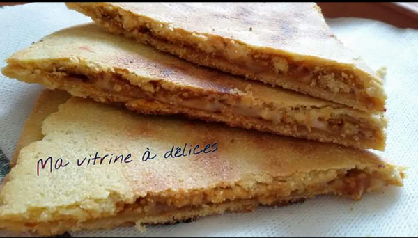 Kesra fourrée aux oignons et à l'harissa fumée de Tunisie