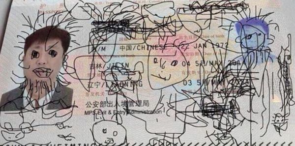 Bloqué à l'aéroport à cause de son fils de 4ans