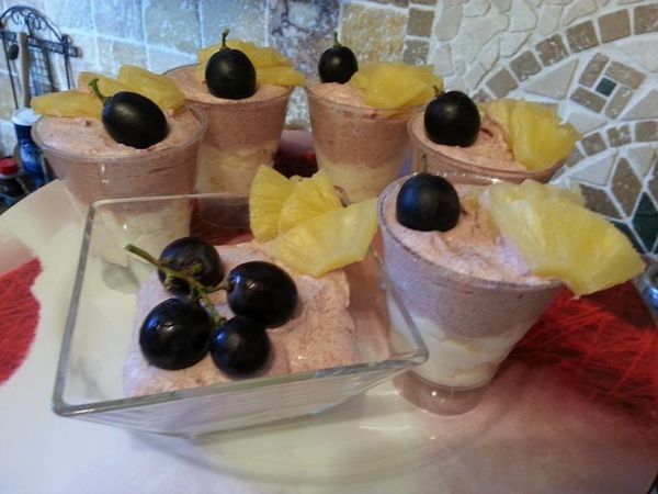 les verrines à la mousse d'ananas et à la mousse de cerises