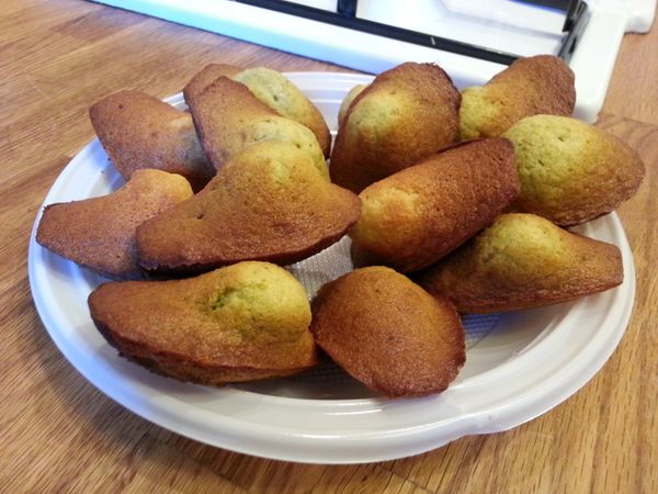 les madeleines natures et à la pistache
