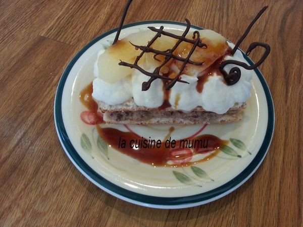 Gâteau de mumu, mousse chocolat au lait et mousse à la poire sur fond de dacquoise