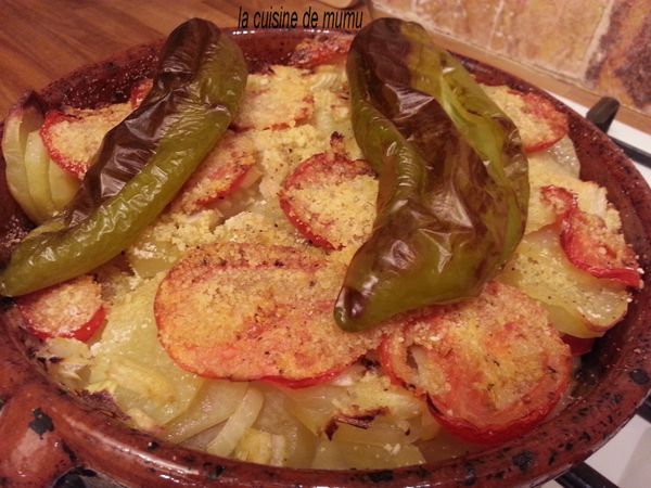 les pommes de terre au four, oignons, poivrons .......