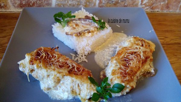 les escalopes de poulet farcis à l'emmental sauce aux cèpes