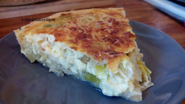 la tarte aux poireaux , oignons et camembert