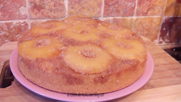 le gâteau à l'ananas et à la noix de coco