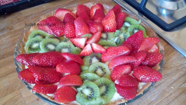 le tarte aux fraises et aux kiwis sur une crème diplomate