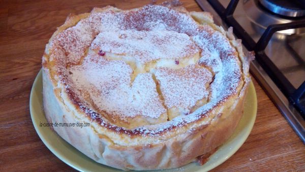 Le cheesecake aux framboises sur pâte sablée aux amandes