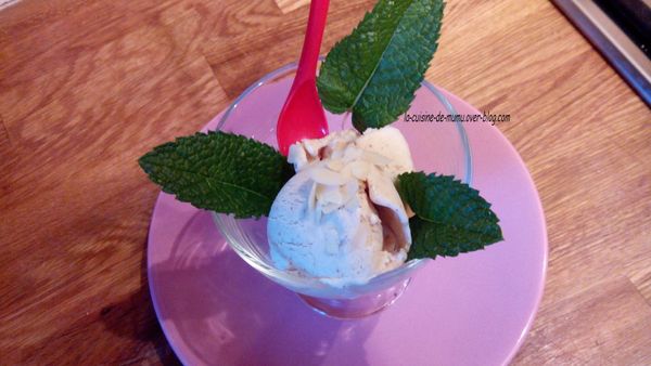 la crème glacée à la mousse d'amande