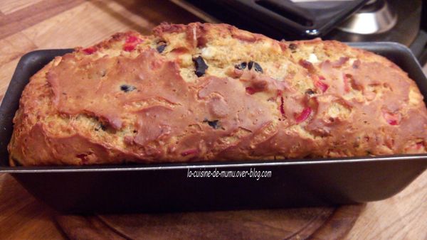 le cake salé poivron, feta, olives noires