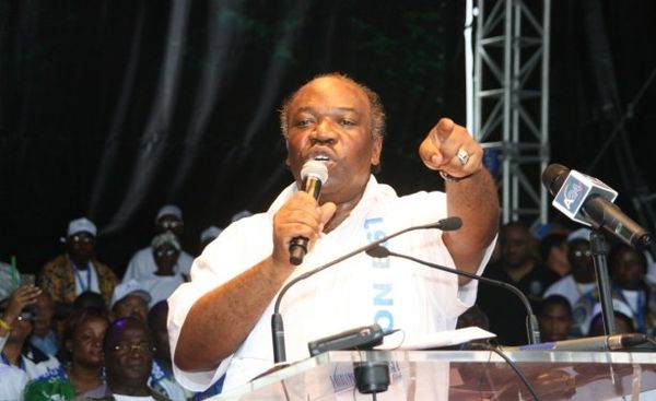 Les autorités gabonaises portent plainte contre Pierre Péan