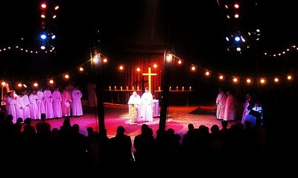 Messe de Minuit sous le chapiteau du Cirque National Alexis Gruss