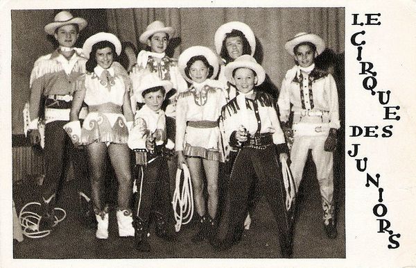 Rodolphe Gruss, Christiane Gruss, Alexis Gruss junior et Lucien Gruss devant lui, Bella Gruss, Arlette Jeannet Patrick Gruss devant elle, et Armand Gruss.