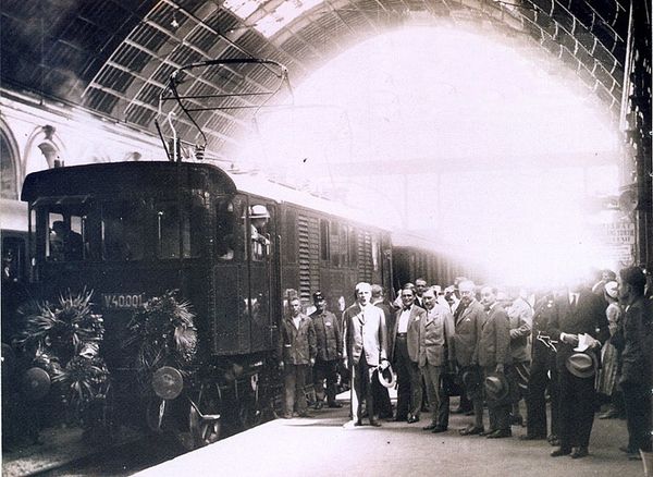 Il y a 83 ans, la 1ère locomotive électrique partait de la Gare Keleti