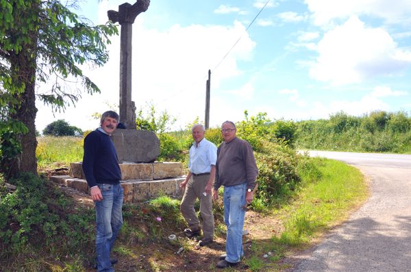 Petit patrimoine d'Irvillac : la croix de Mezavern..