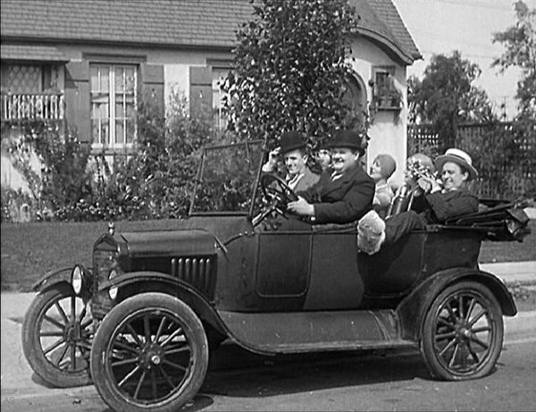 A perfect day (James Parrott, 1929)