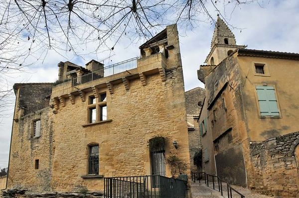 Cours et jardin des arts (Vers Pont du Gard-30)