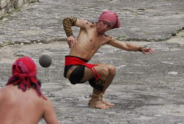 LE JEU DE BALLE CHEZ LES MAYAS