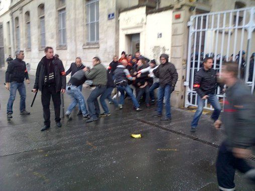 On ne laisse pas tomber les camarades