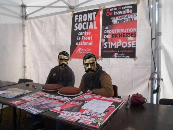 Calais : une table de presse au festival de La Goupille