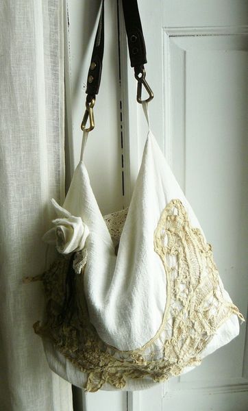 Petit sac fait en matériaux de récup.