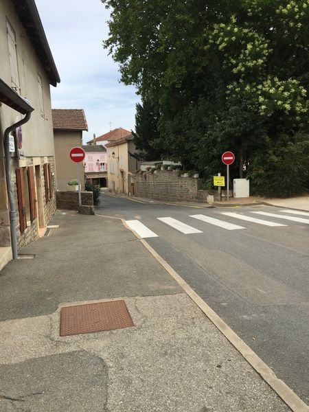 Sens interdit rue Château de Fontcrenne