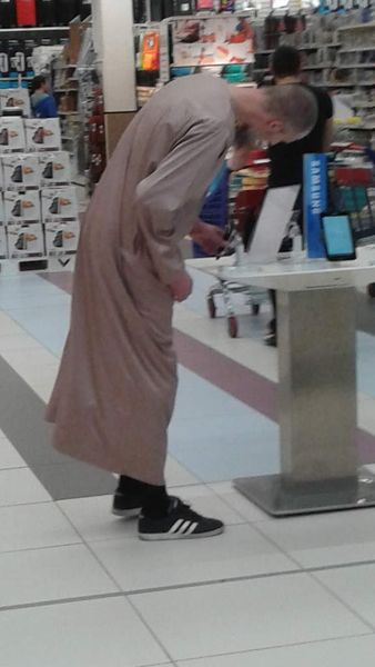 A Carrefour Qwartz, en qamis pour prier Samsung...