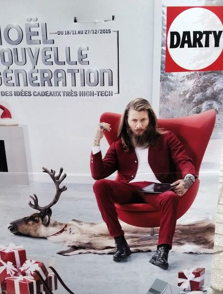 Très trash, sur l'affiche originale du père Noél Darty, on voit bien que c'est la dépouille d'un renne...