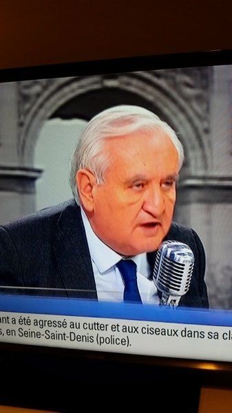 Le tartarin de la Vienne prône la coopération active avec l'ennemi naturel des Républicains, c'est à dire le Parti Socialiste...