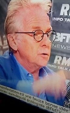 BFM-RMC, Cohn-Bendit : "Valls, c'est la politique du coup de menton !..."