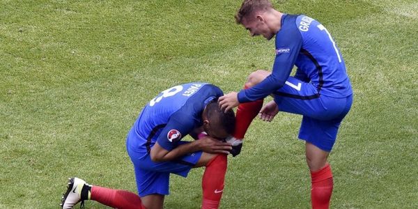Euro 2016 : Payet, un bisou bien gay sur la basket de Griezmann