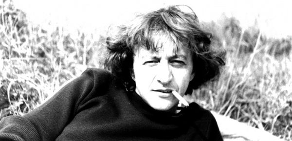 Cheveux mi-longs, Gitane au coin des lèvres ; voici Muray en 1978
