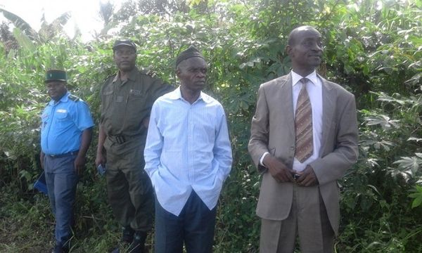 Le Sous-préfet Etta Bokaya Ashu, le Chef Supérieur Epanda Henri et les FMO de Nkongsamba2