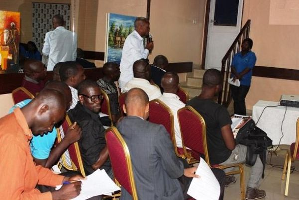Couverture médiatique : Le Mincom, la Caf et le flou autour des accréditations