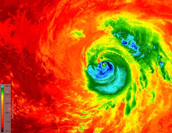 Infrarotaufnahme von Matthew am 7. Oktober, Aufgenommen von Sentinel 3A Quelle: ESA