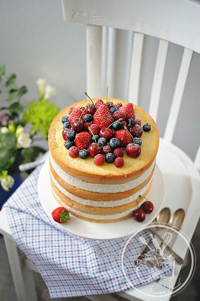 Naked cake aux fruits rouges